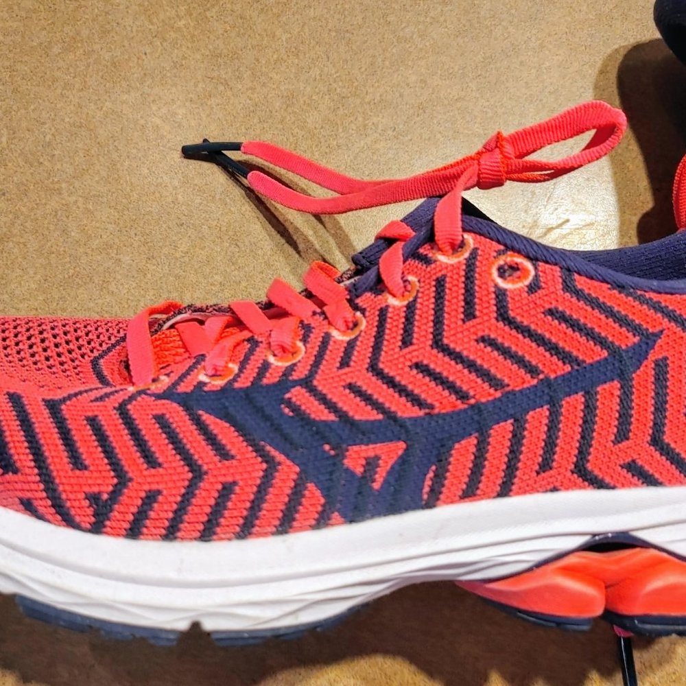 Mizuno WAVEKNIT R2 Women's Running Shoes Size 7.5 Size: 7.5
